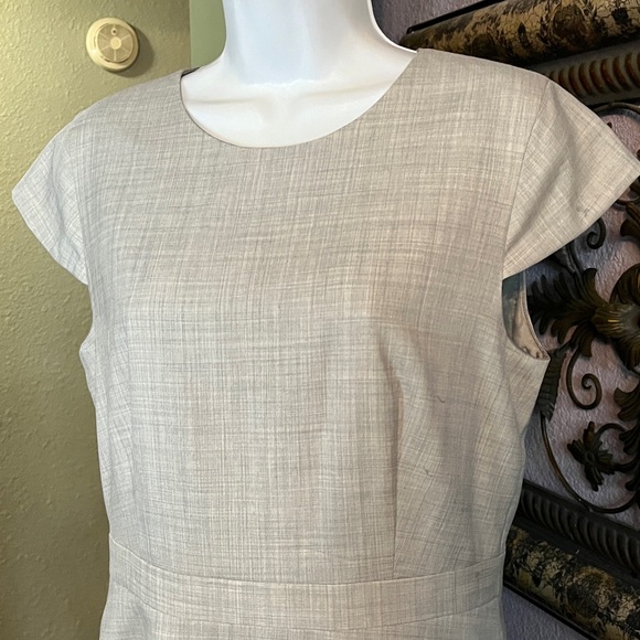 Stunning J Crew Dress Wool with Pleated Skirt Sz M - Picture 2 of 14